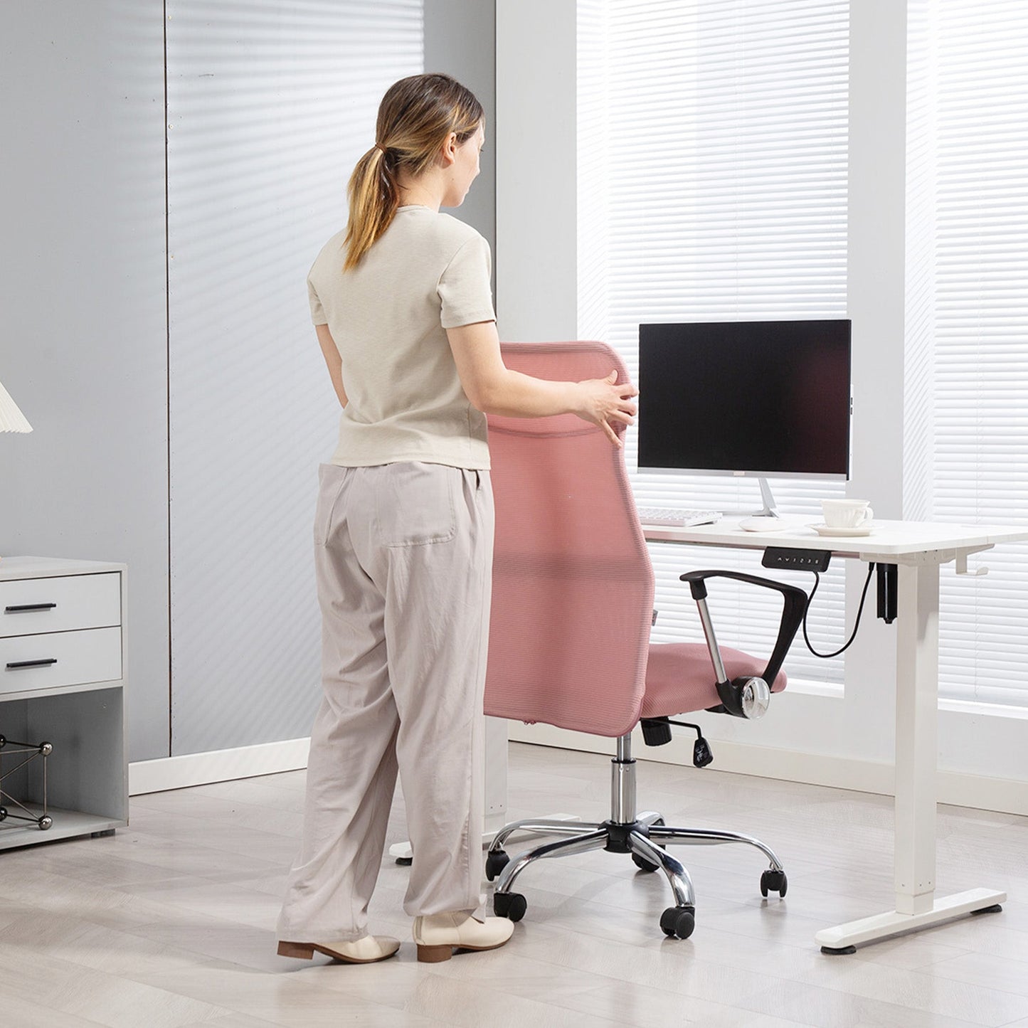Ergonomic Swivel Office Chair, Adjustable Height and Mesh Backrest, 63x65x109-119 cm, Pink