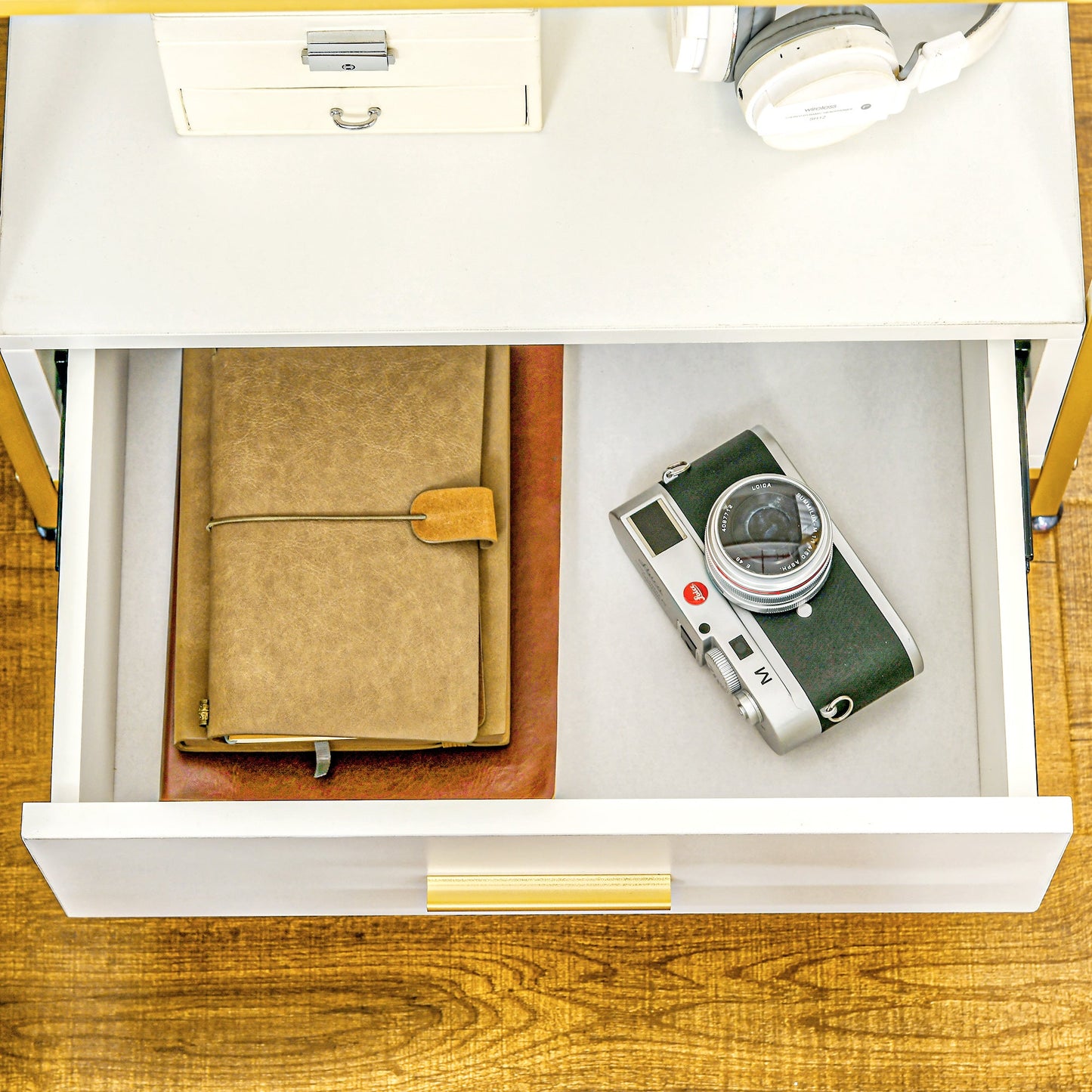 Set of 2 Modern Nightstands with Drawer and Open Shelf, 50x40x55cm, White and Gold