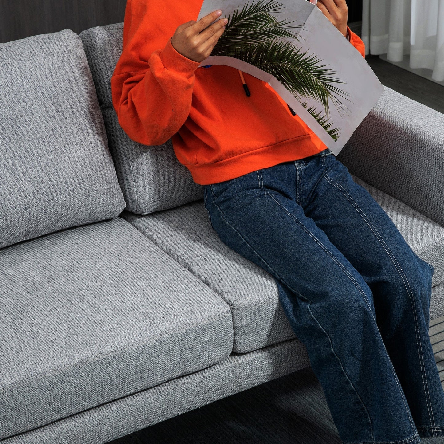 2 Seater Sofa in Linen Effect Fabric with Steel Legs and Padded Cushions, 138x70x83.5 cm, Grey