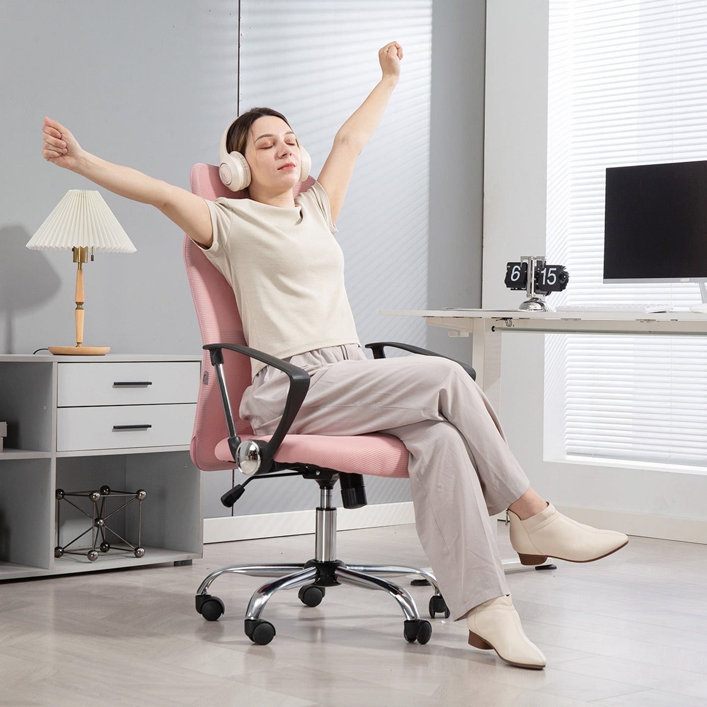 Ergonomic Swivel Office Chair, Adjustable Height and Mesh Backrest, 63x65x109-119 cm, Pink