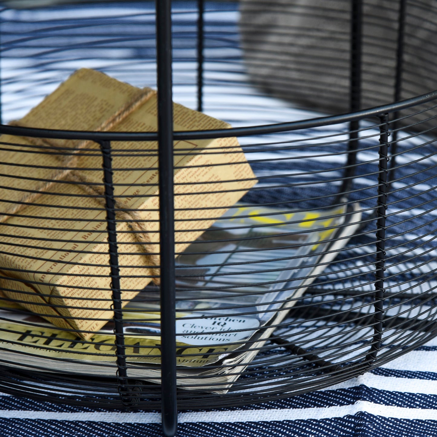Set of 2 Metal Garden Coffee Tables with Baskets, Industrial Style Outdoor Furniture in Black